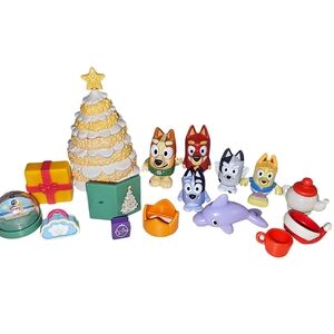 Bluey and Friends Mixed Playset 4 Figurines Holiday Tree Toys Dishes Crown Books